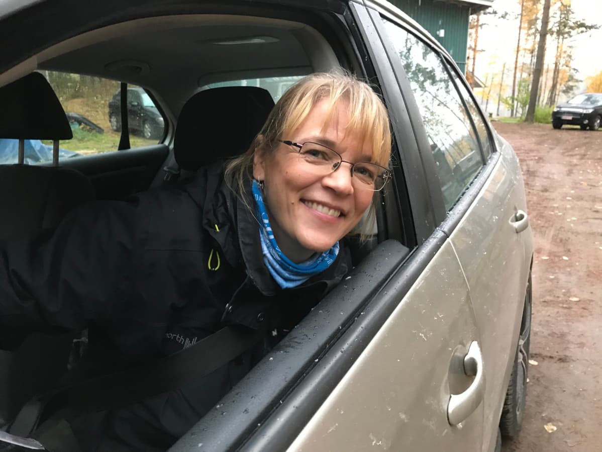 Kati Hämäläinen kulkee Vekaransalmen yli pari sataa kertaa vuodessa.