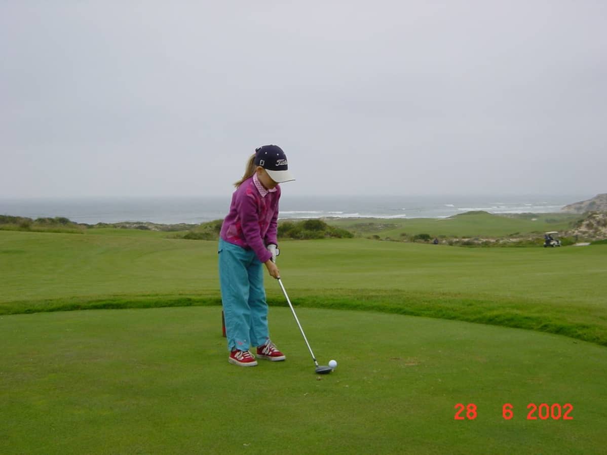 Matilda Castren pelaa golfia Portugalissa 7-vuotiaana