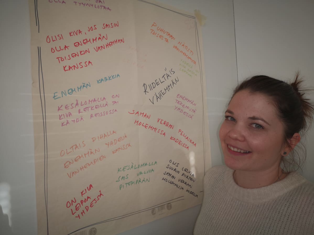 Nainen ja huoneentaulu.