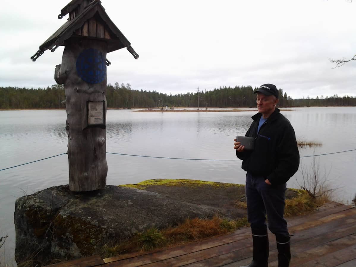 "Kun kävimme tässä Suomen itäisimmässä pisteessä siellä oli vain yksi kätkö. Nyt sinne näyttäisi ilmestyneen toinenkin kätkö.".