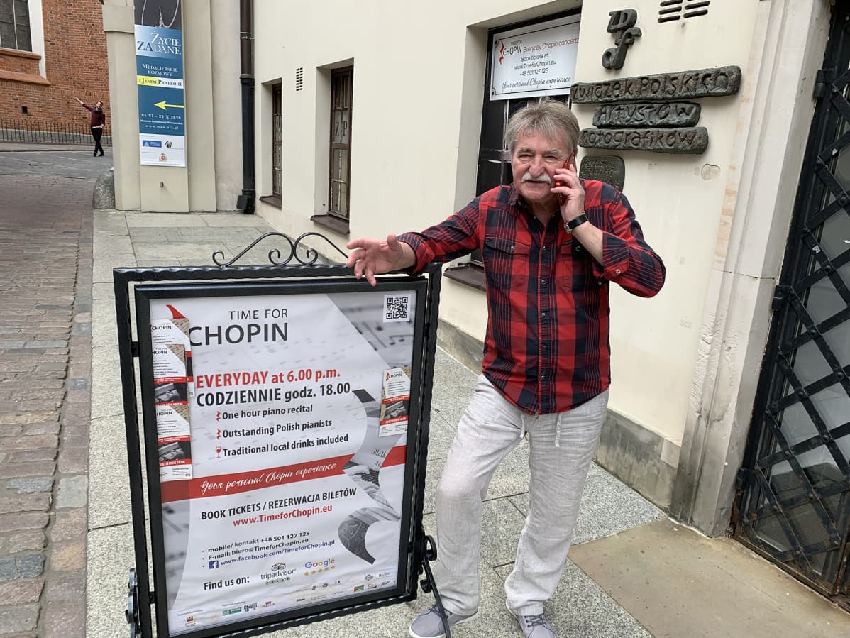 Fryderyk Sawicki toivottaa Chopinin ystävät jälleen konserttiin koronasulun jälkeen. Hän uskoo Trzaskowskiin.