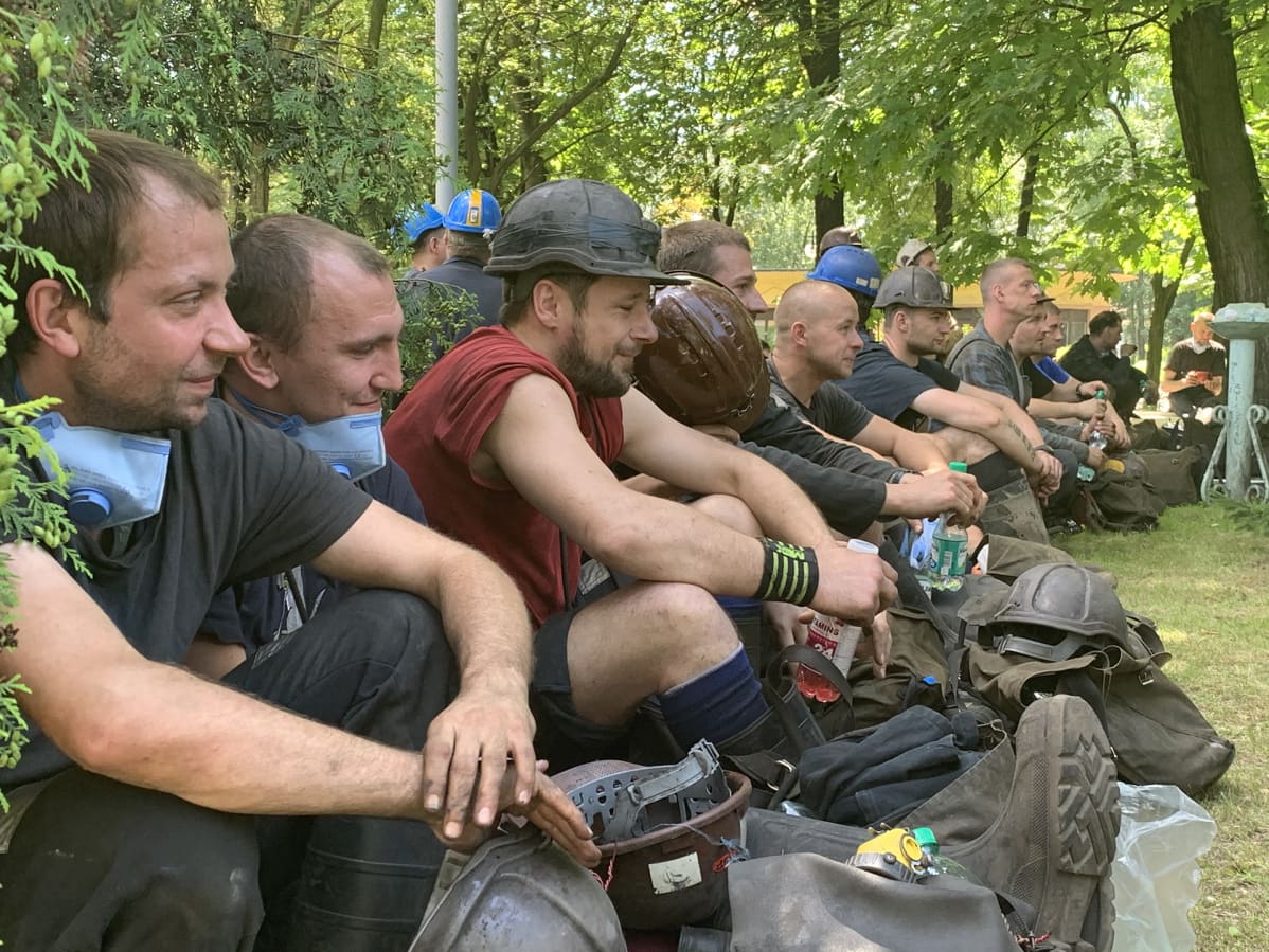 Bobrekin kaivosmiehet Ylä-Sleesiassa tauolla. Istuva presidentti Duda on luvannut pitää kaivokset auki