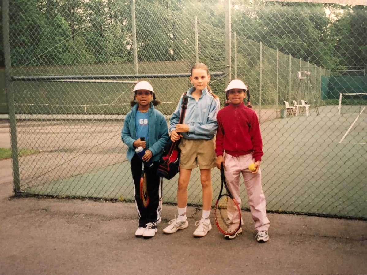 Tennis oli jo pienenä Wanda (vas.) ja Naomi (oik.) Holopaisen suuri intohimo.
