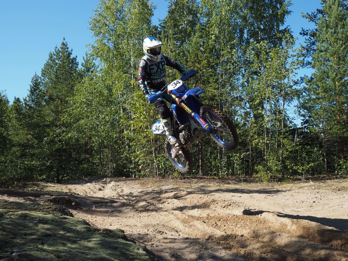 Enduro Eero Remes hyppy