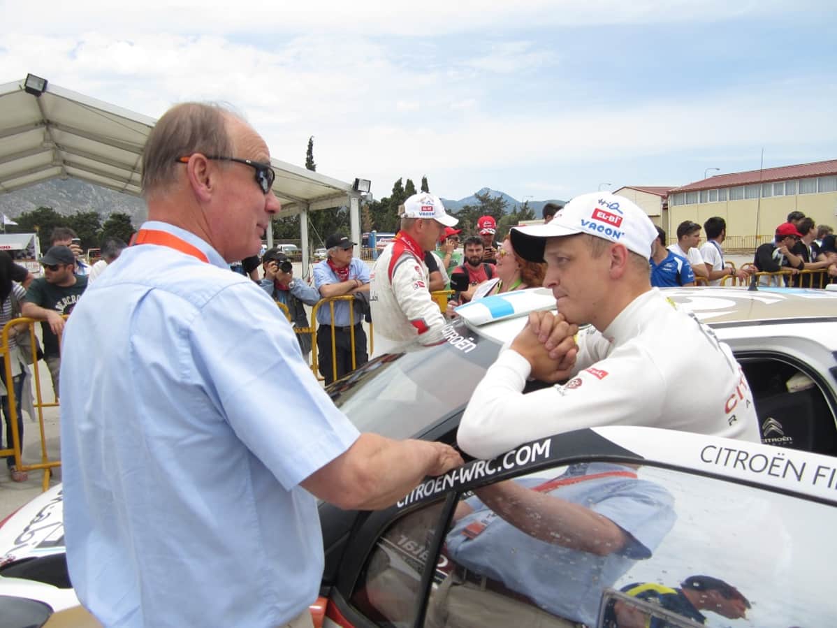 Manageri Timo Jouhki ja Mikko Hirvonen
