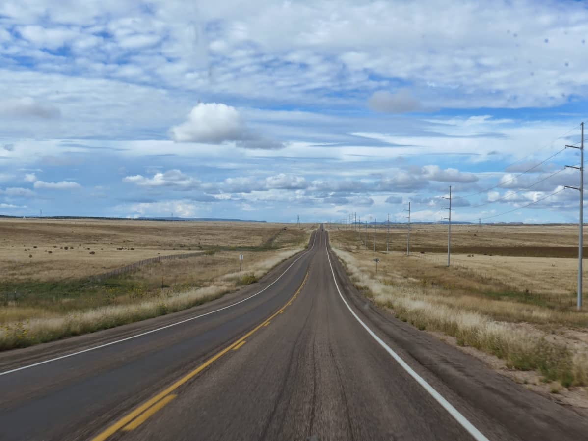 Route 66 -valtatien maisemia Yhdysvalloista.
