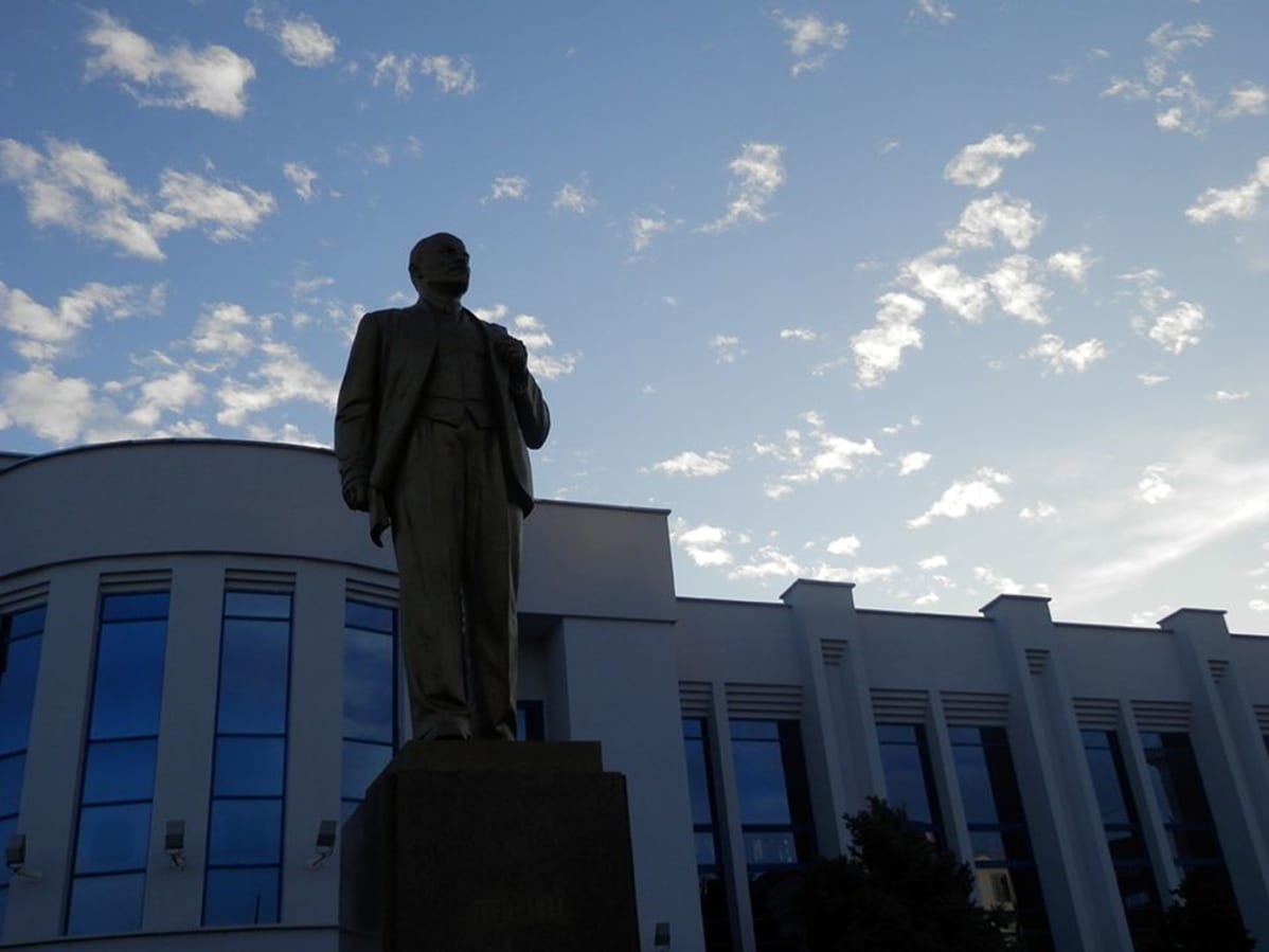 Lenin pystyssä Dnipropetrovskissa helmikuussa 2014.