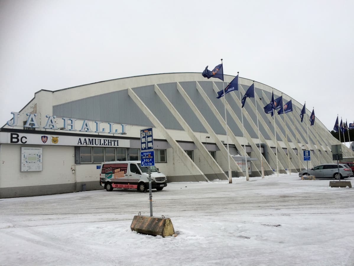 Hakametsän jäähalli ulkoa