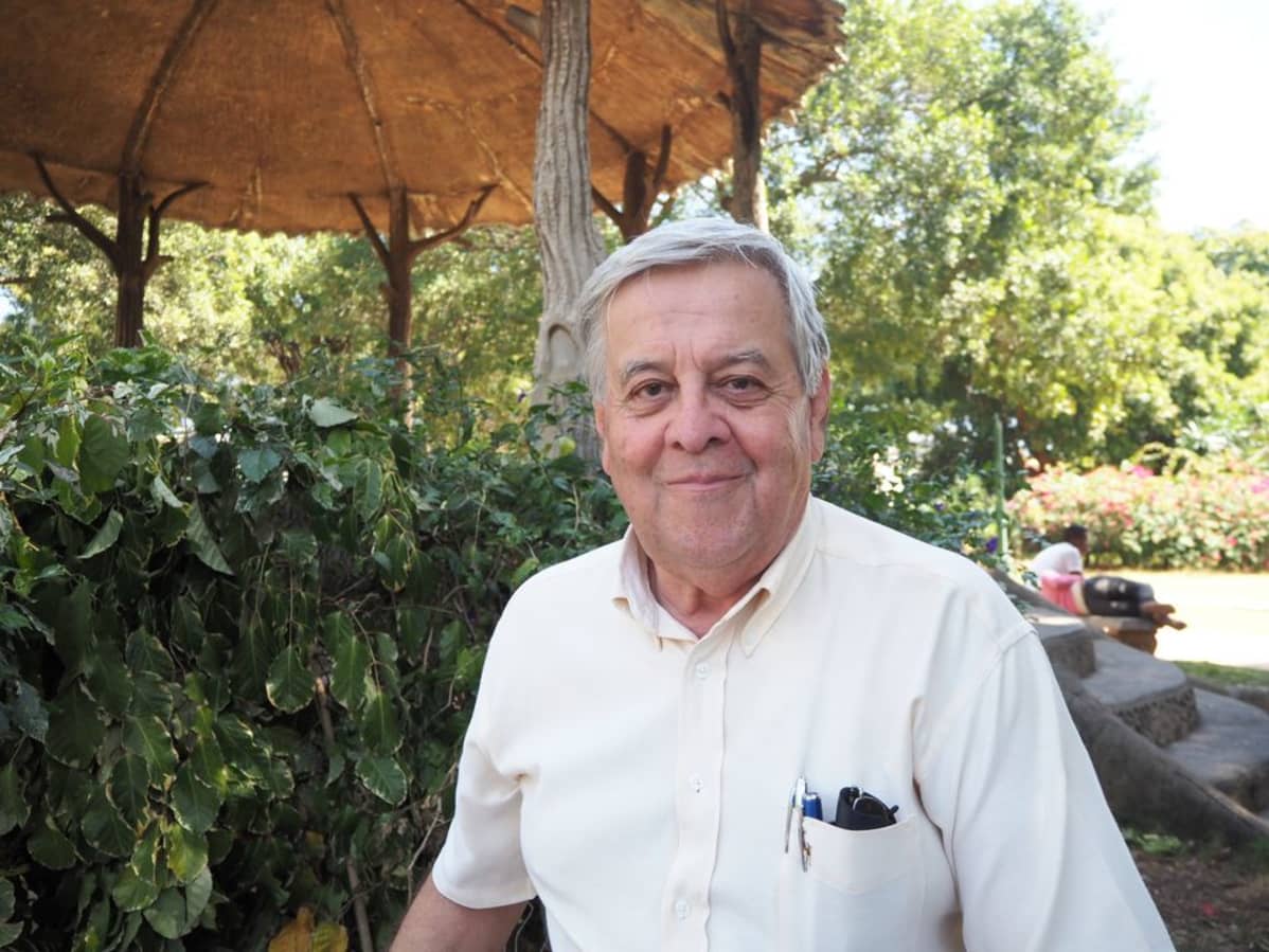 Professori Carlos Alzugaray Havannassa