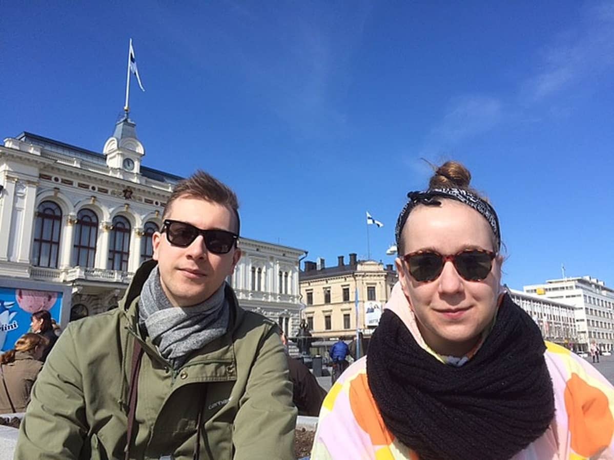 Sini Viitala ja Jaakko Huovila Tampereella Keskustorilla