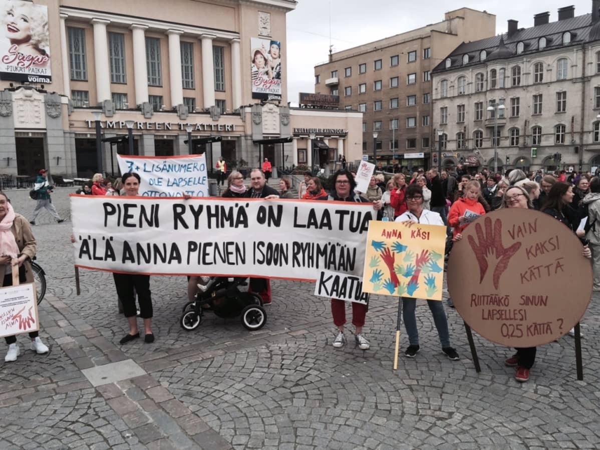 mielenosoituksen panderolleja
