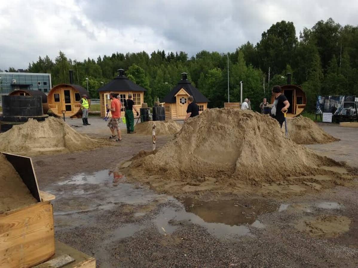 Hiekkakasoja Heinolan hiekanveistokilpailussa.