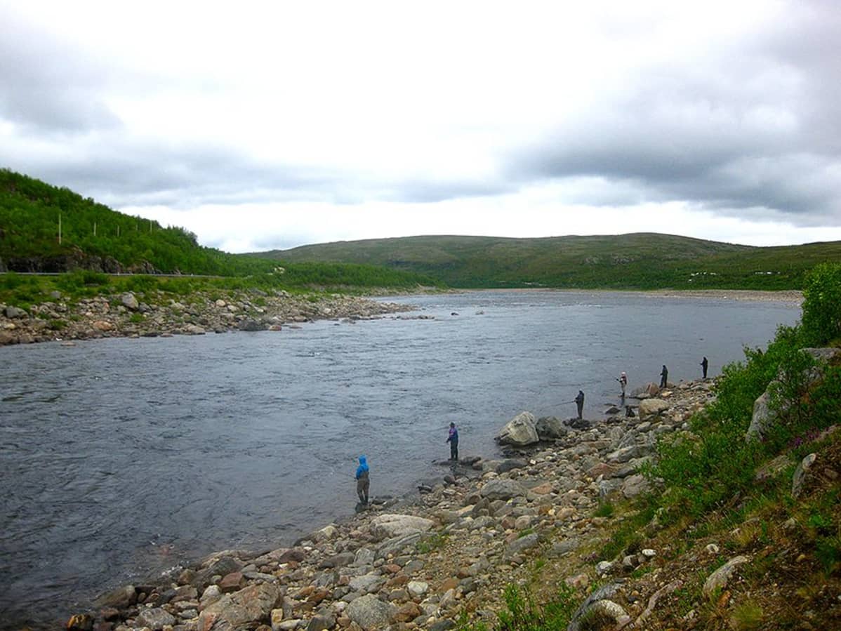Kalastajia Tenolla