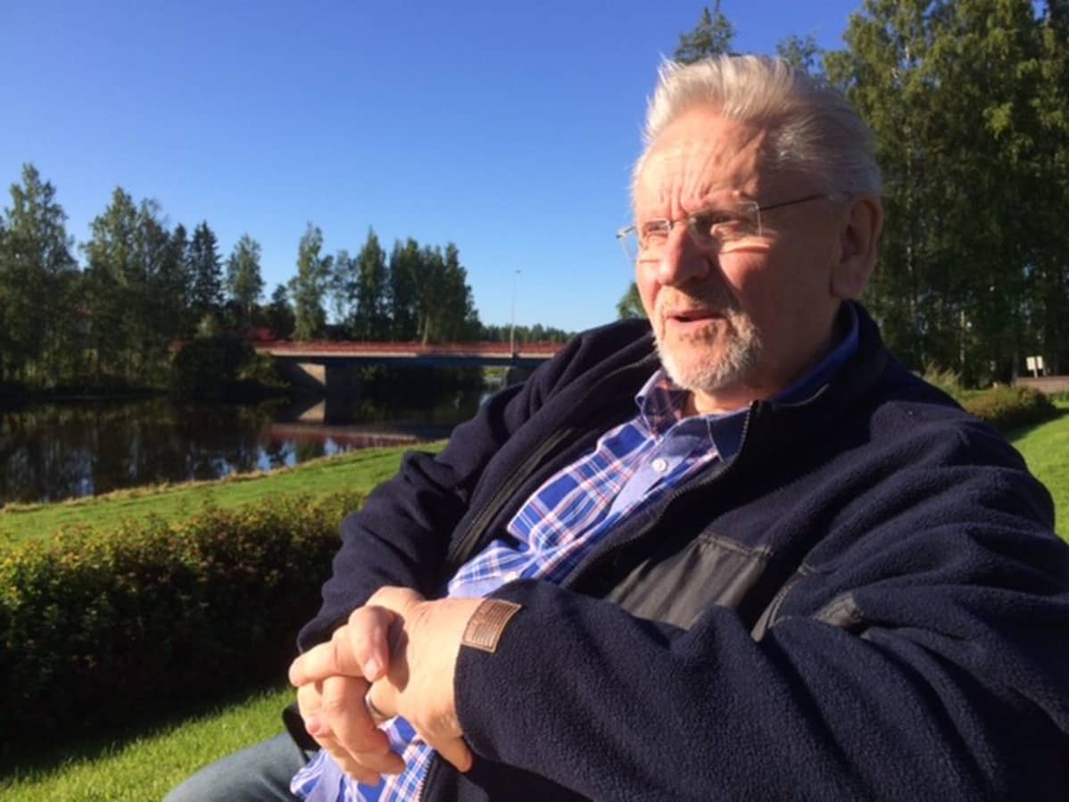 Raimo Vakkuri varoittaa miehiä aliarvioimasta itse itseään suhteessa romanttisuuteen ja romanttisiin eleisiin.