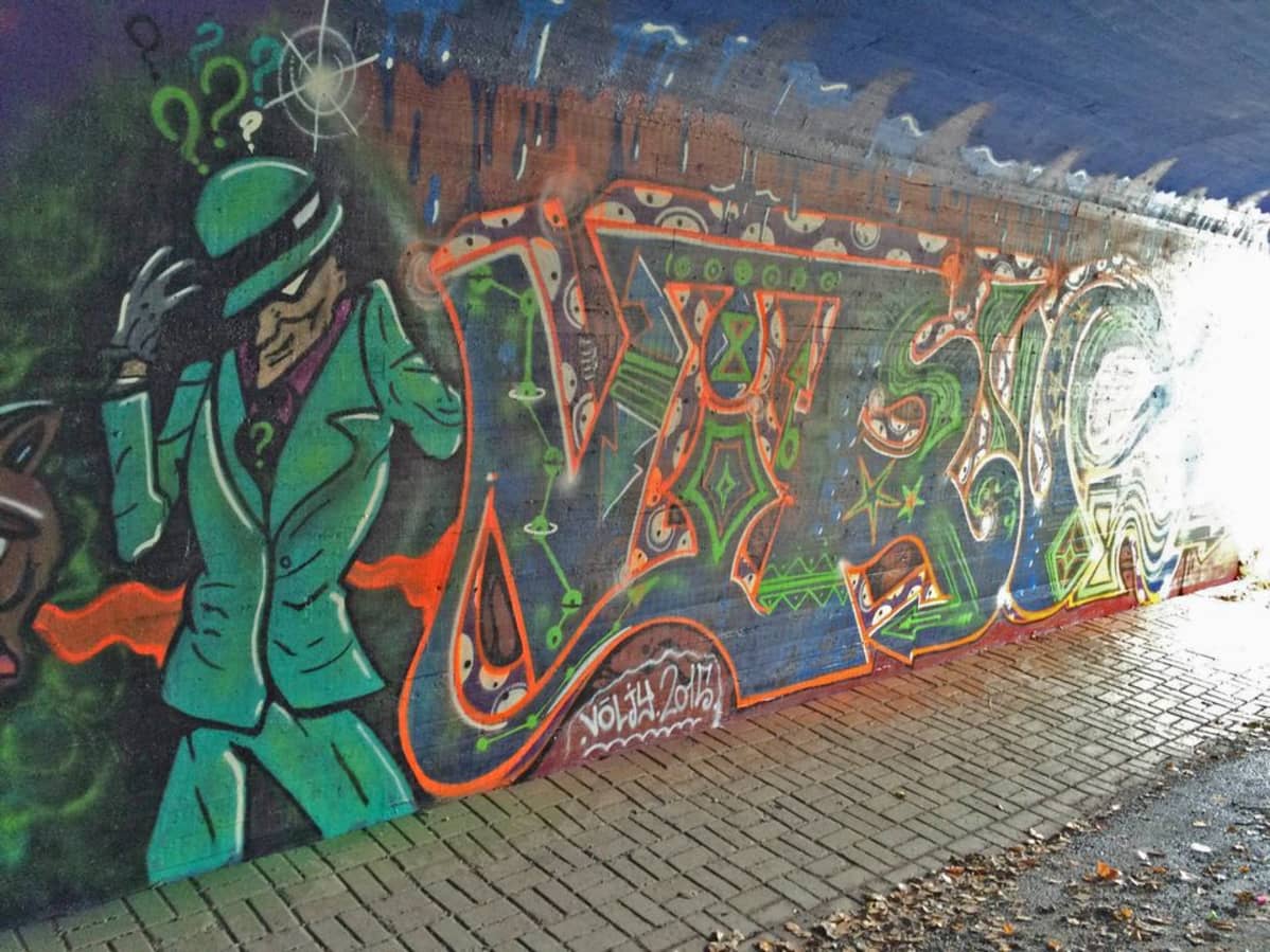 Graffiti Hakametsän alikulkutunnelissa Tampereella
