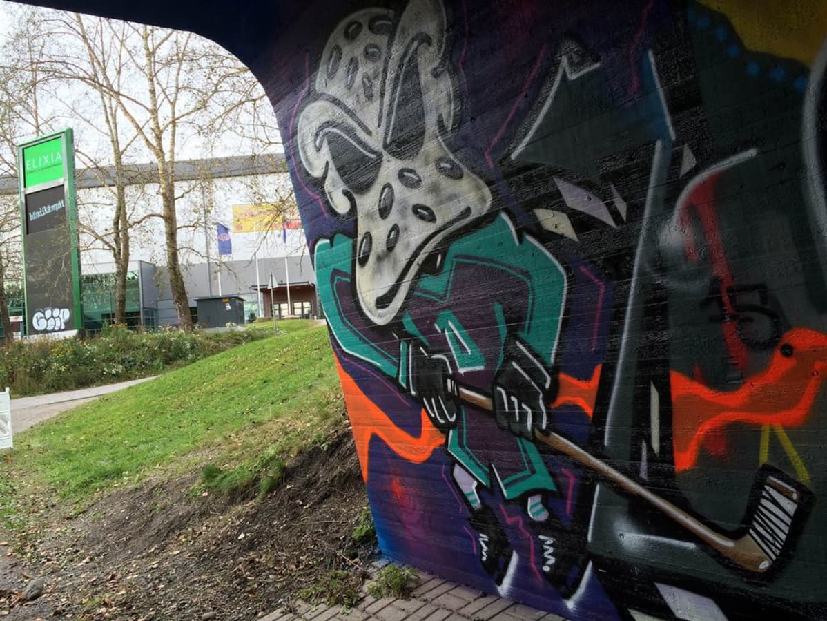 Graffiti Hakametsän alikulkutunnelissa Tampereella