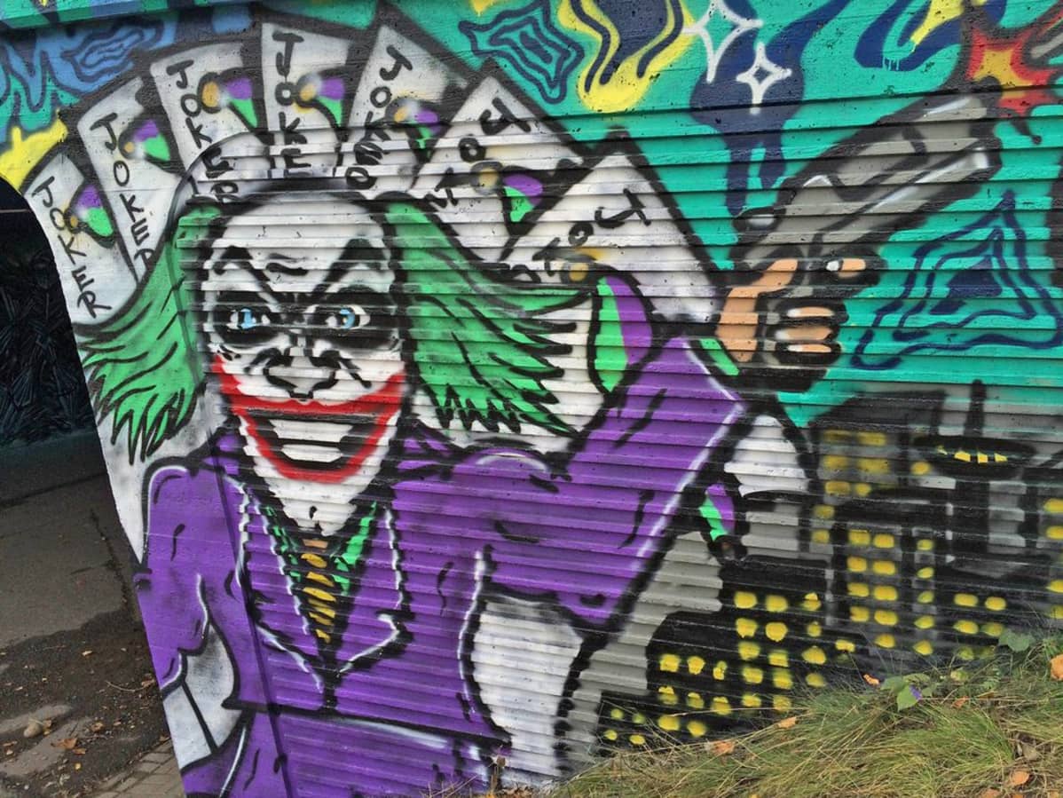 Graffiti Hakametsän alikulkutunnelissa Tampereella