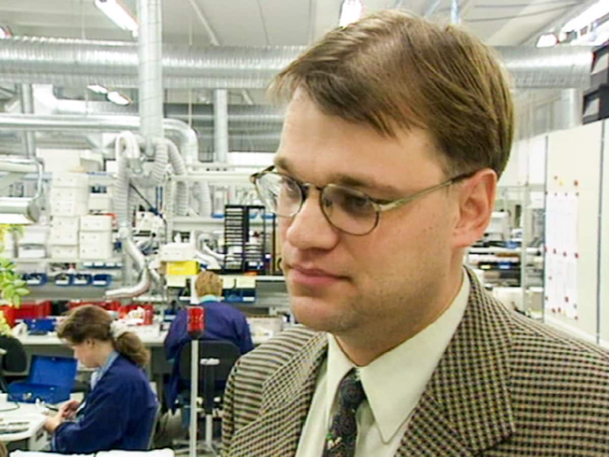 Juha Sipilä tehtaassa
