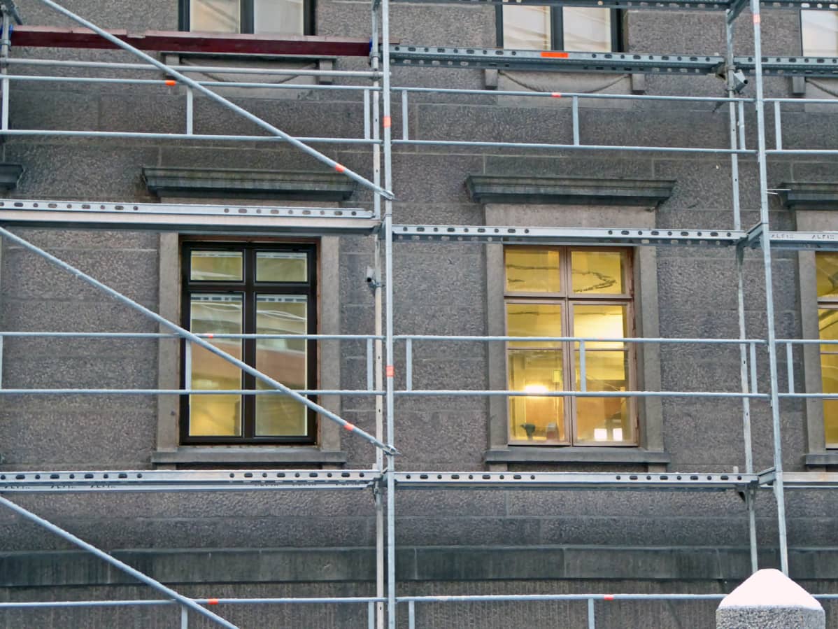 Haarlan palatsin ikkunat.