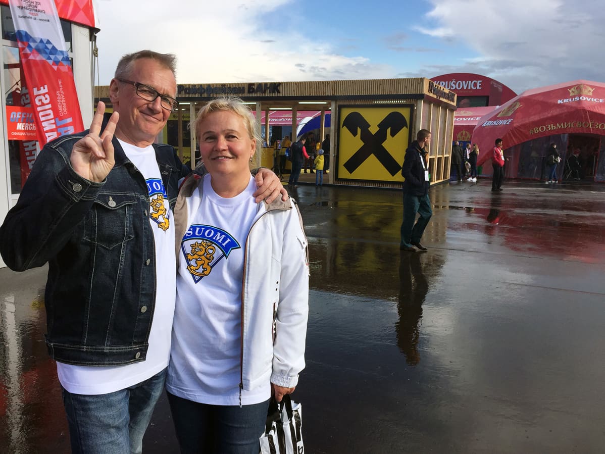 Suomalaisia jääkiekkofaneja Moskovassa.