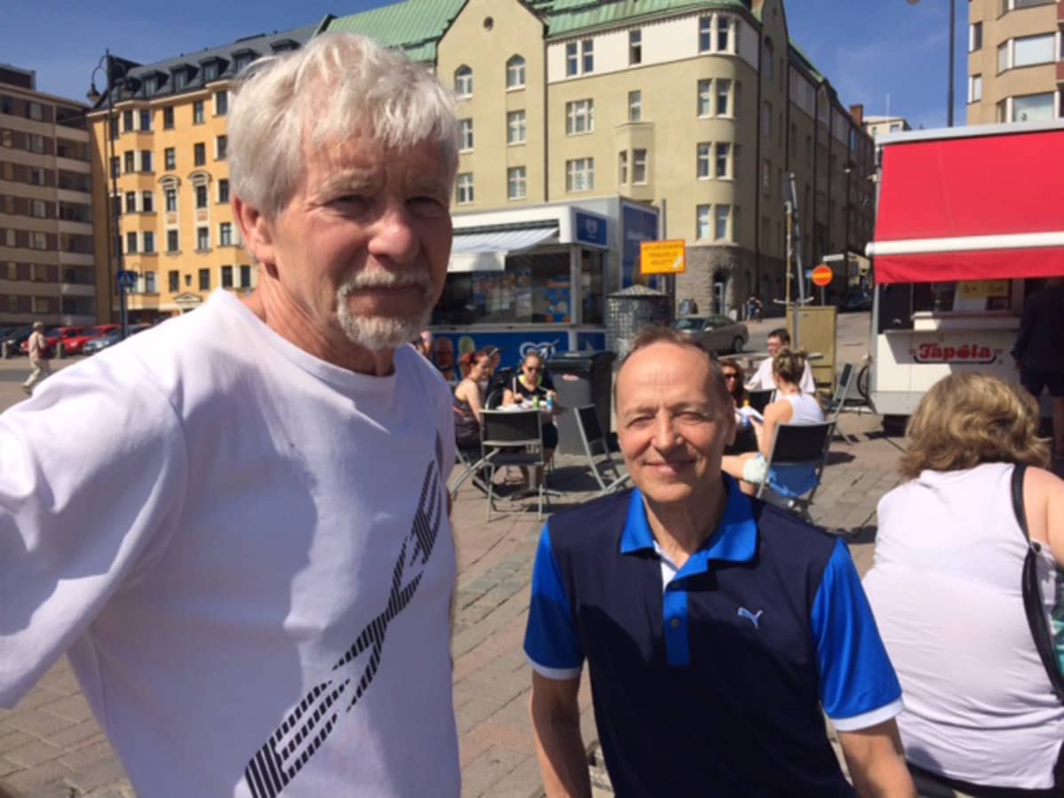 Kaksi miestä Tampereen Alarannassa