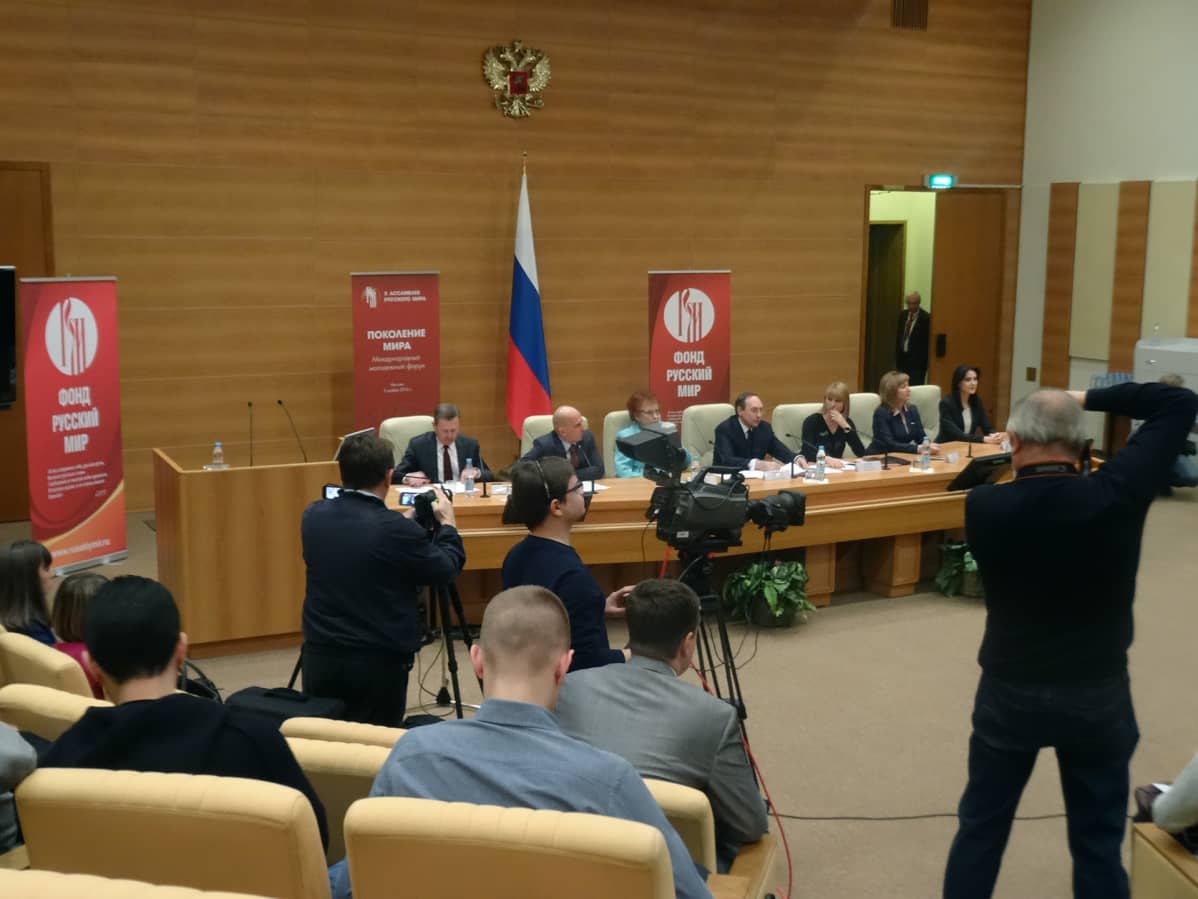 Nuorisofoorumi kokoontui Duuman pieneen saliin.