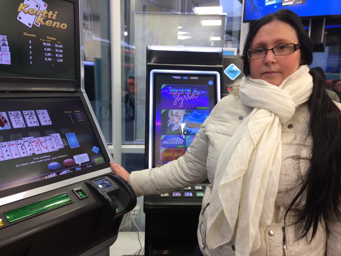 Tiina Räsänen ja pelikoneet