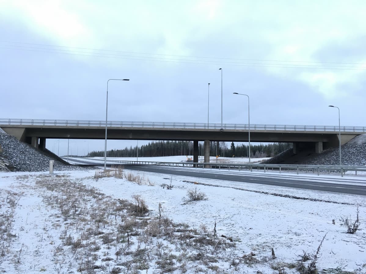 Takamäen risteyssilta Seinäjoen itäisellä ohikulkutiellä.