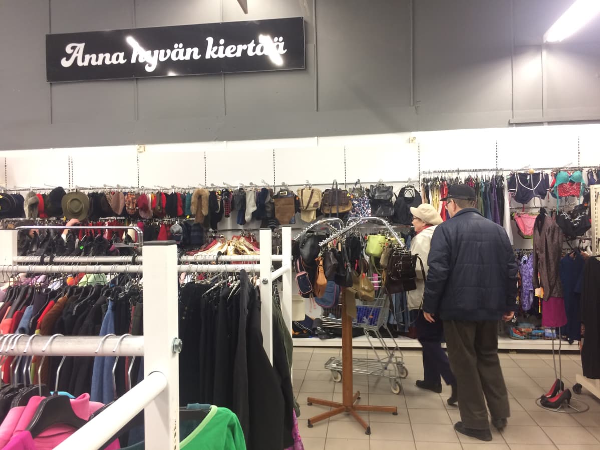 Kierrätyskeskus vetää asiakkaita aamutuimaan.
