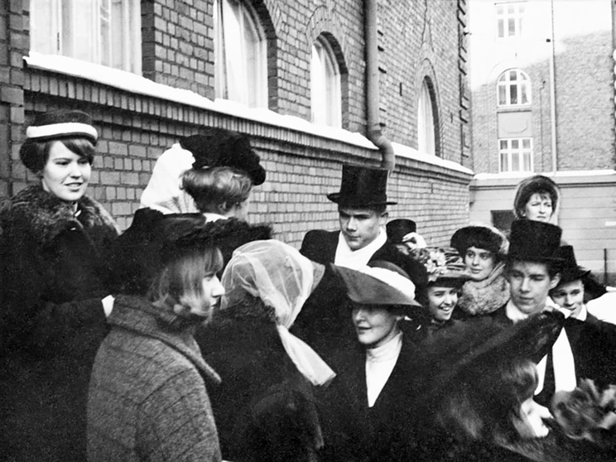 Tyttönormaalilyseon vanhojenpäivä vuonna 1962.