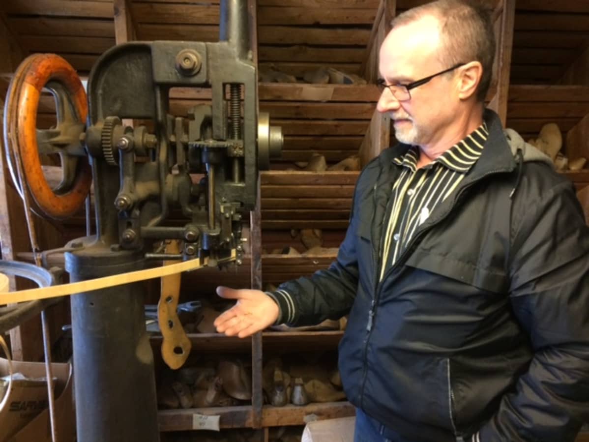 Töysän kenkätehtaan toimitusjohtaja Harri Mäkelä.
