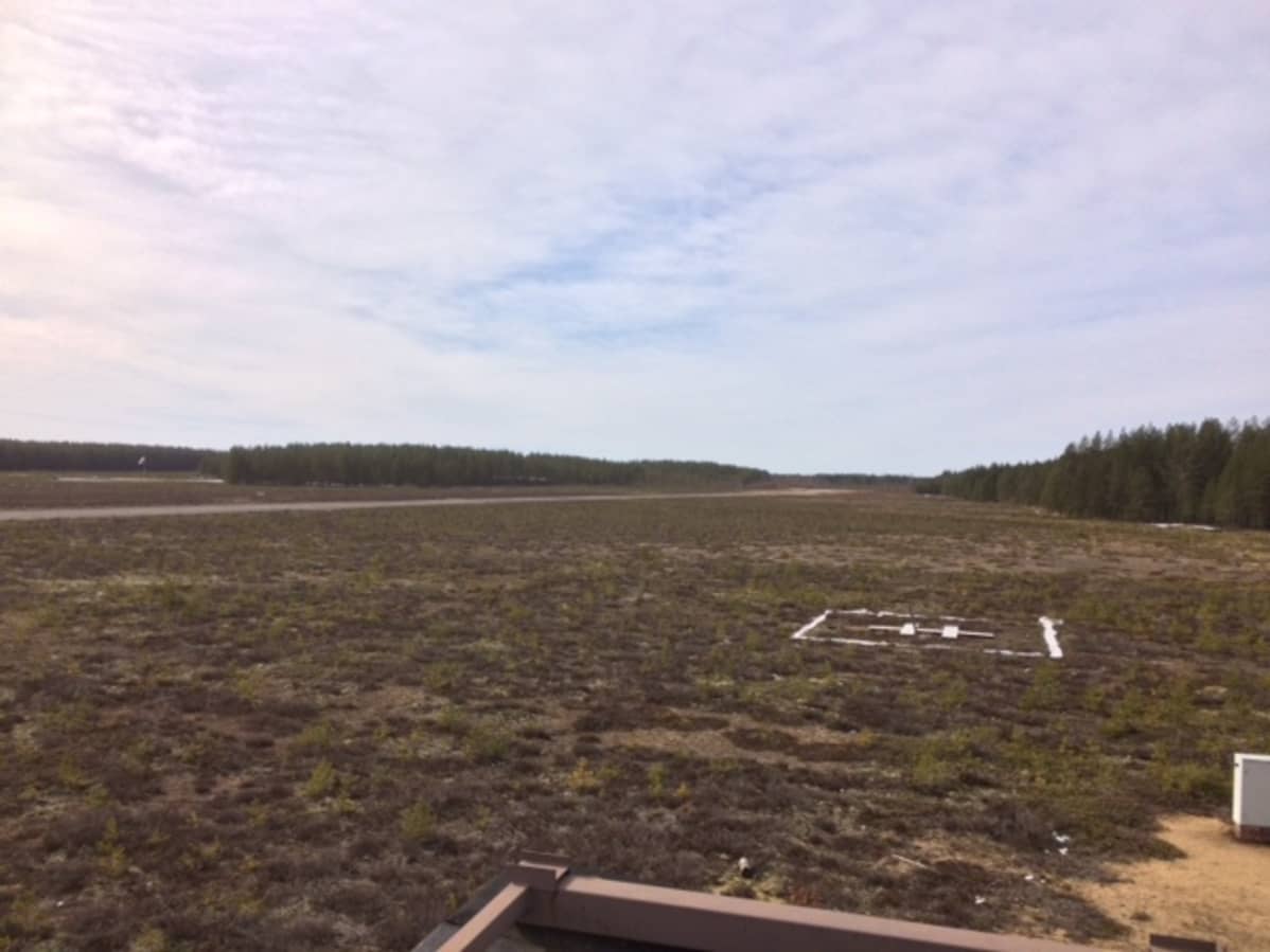 Menkijärven lentokenttää Alajärvellä.