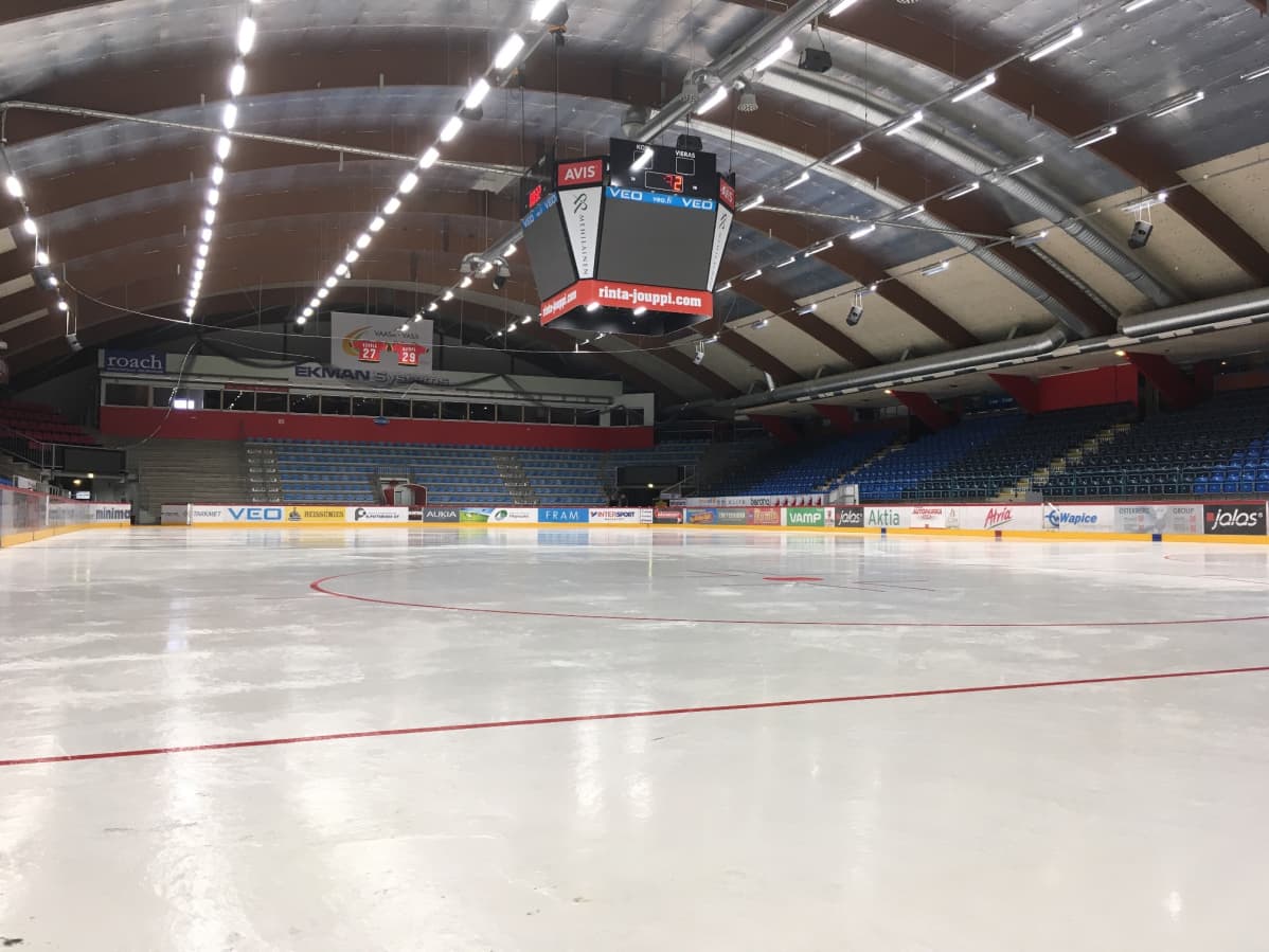 Vaasa Areenan katon liimapuukaaret ovat tiensä päässä.