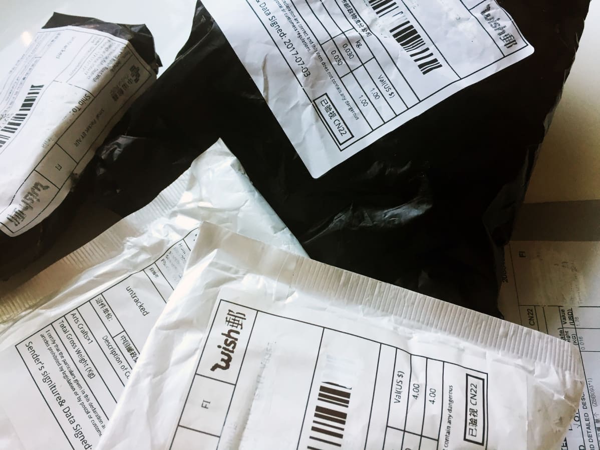 Paketteja kiinalaisesta verkkokaupasta.