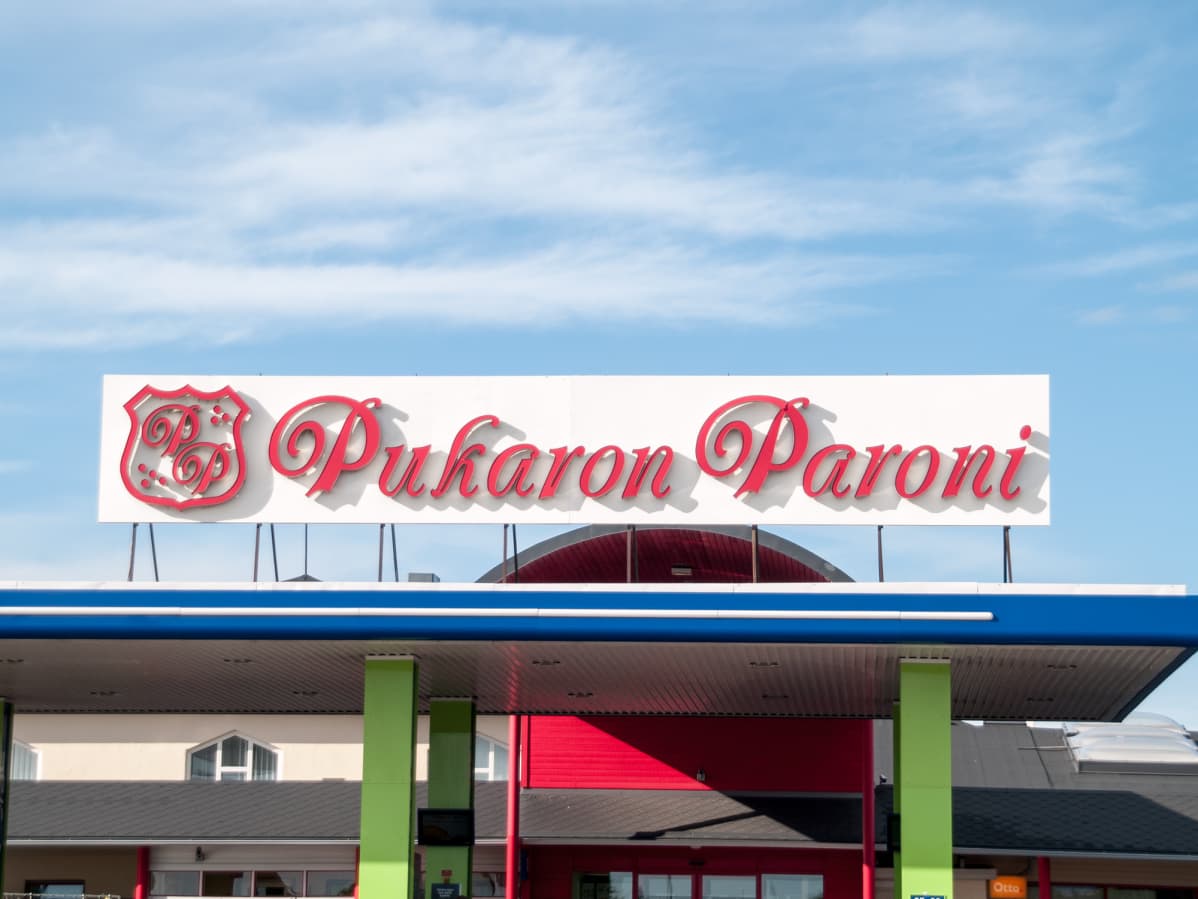 Liikenneasema Pukaron Paronilla pysähtyy vuosittain noin miljoona ihmistä.