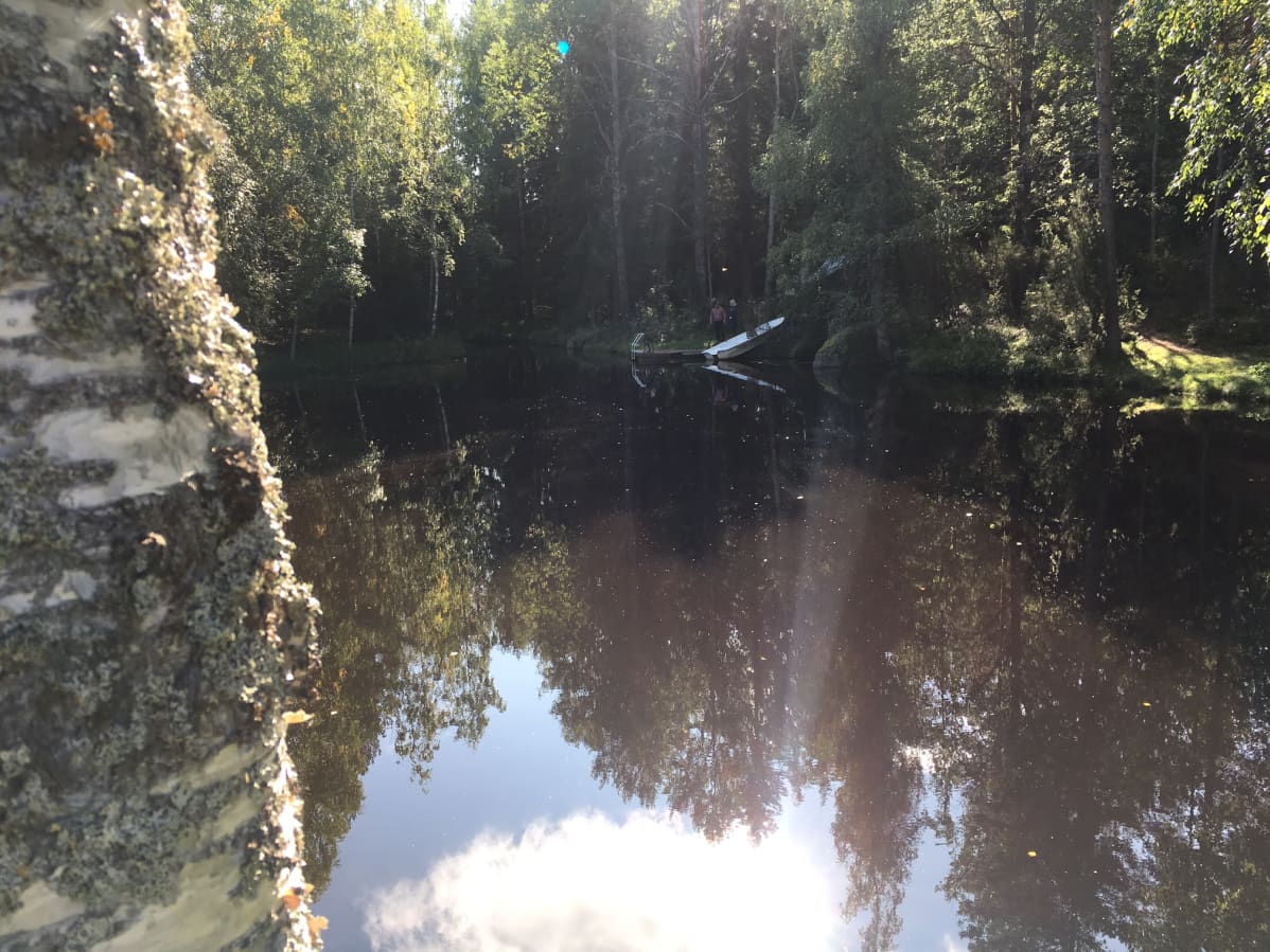 Lehmijoki on edelleen samea ja ruskea.