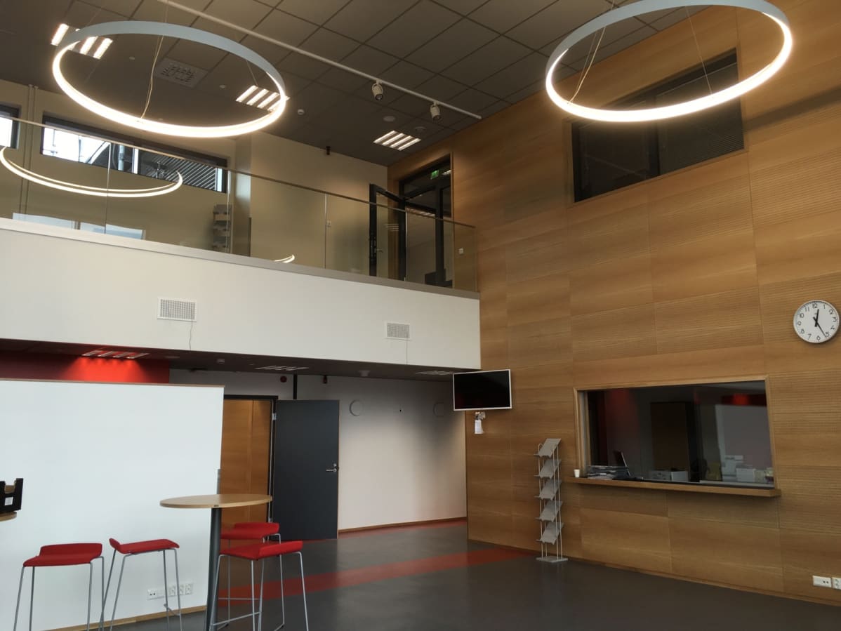 Seinäjoen uuden paloaseman aula.