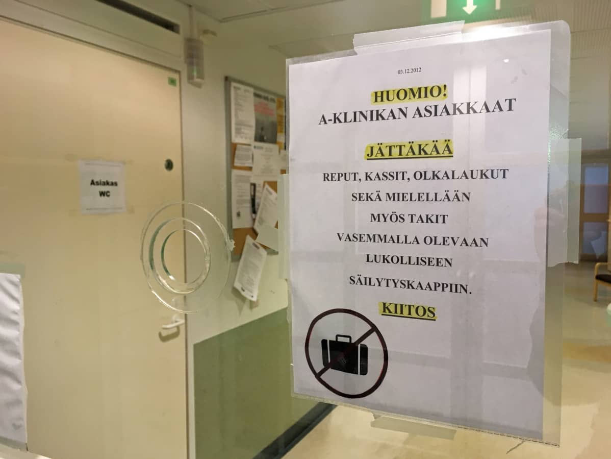 A-klinikan sisäänkäynti.