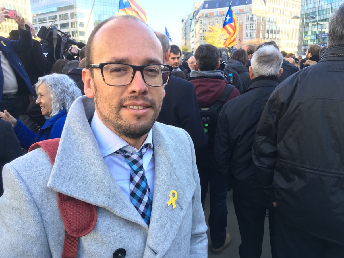 Gironellan pikkukaupungin pormestari David Font lensi Brysseliin tukemaan Katalonian itsenäisyyttä.