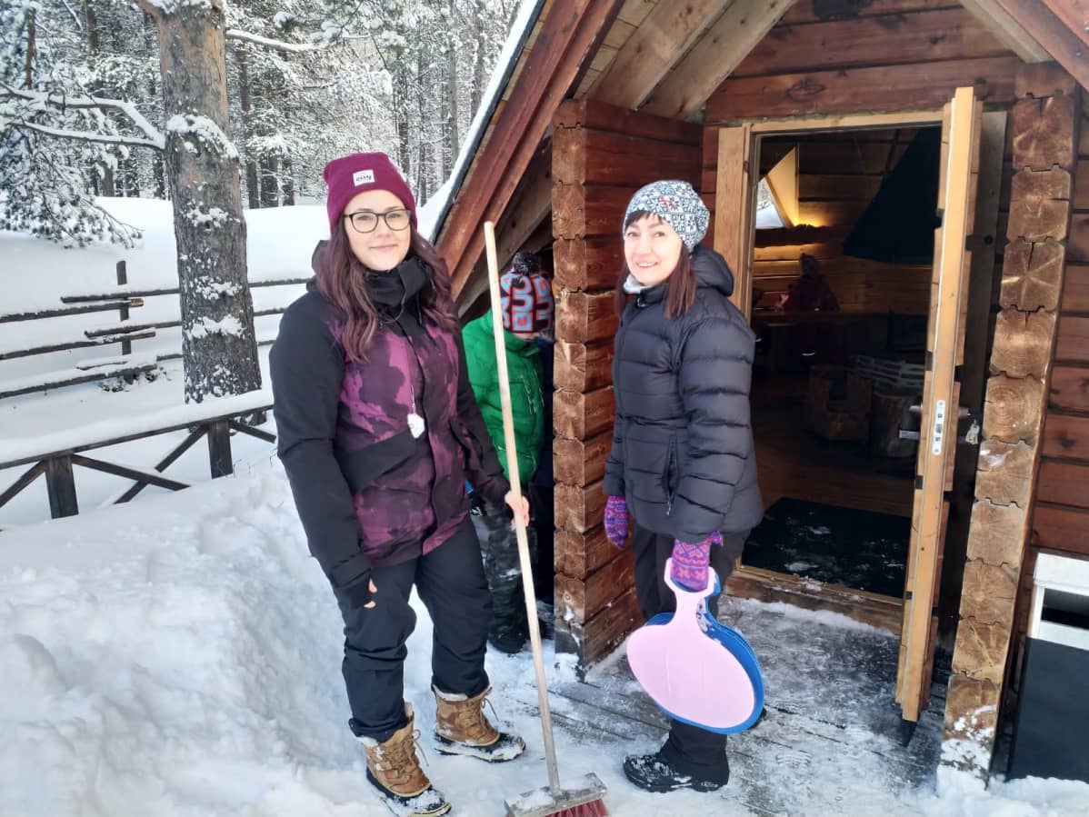 Inarin koulun saamenluokan opettajat Margareetta Suoninen ja Siiri Magga.