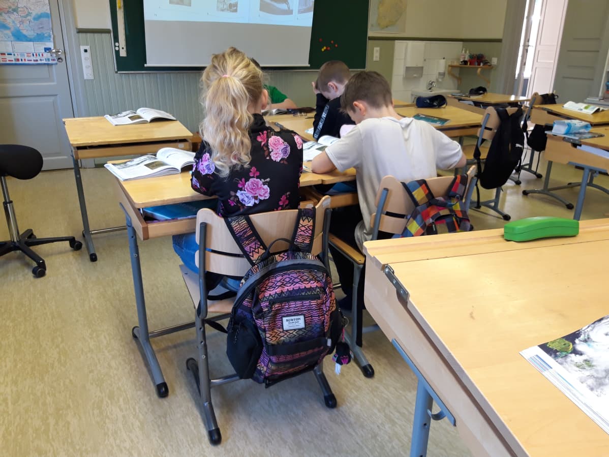 Oppilaita luokassa