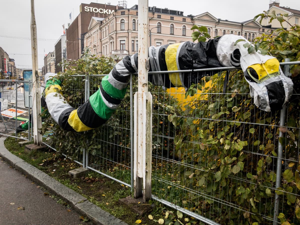 Taideteos Tampereen rautatieasemalla.