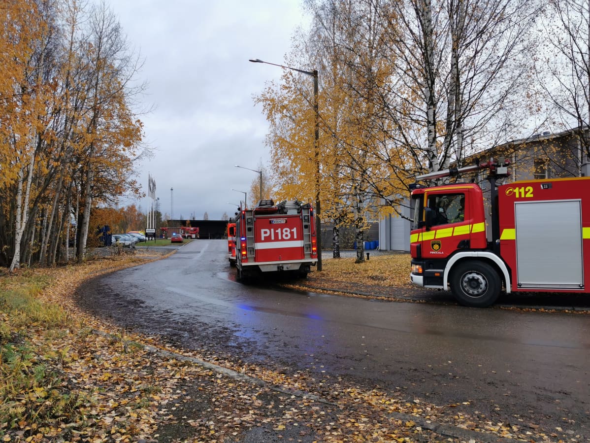 Paloautoja teollisuusalueella