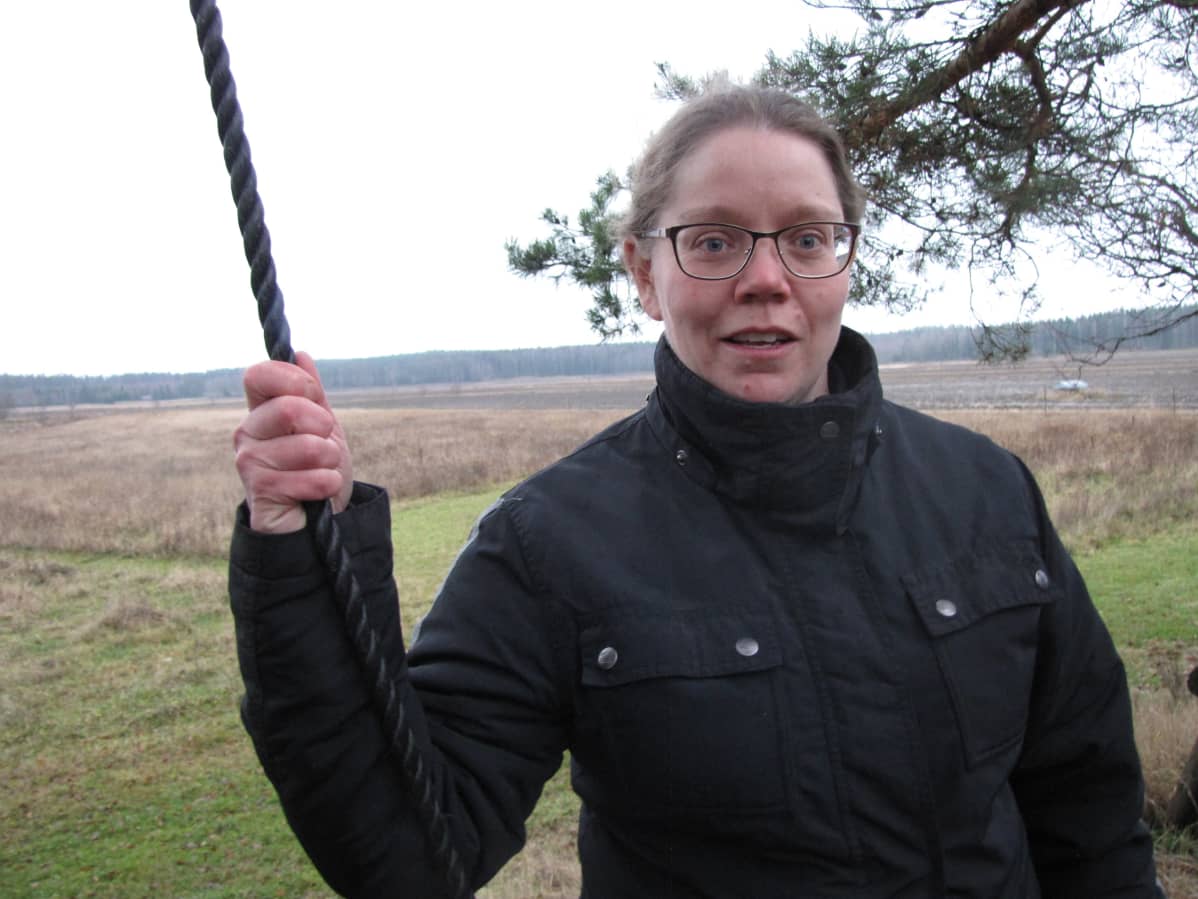 Pelastuskoirien emäntä Tuula Tikerpuu Pyhtäällä
