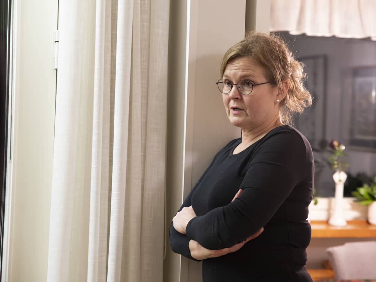 LUT yliopiston tutkijaopettaja Mirja Mikkilä kotonaan.