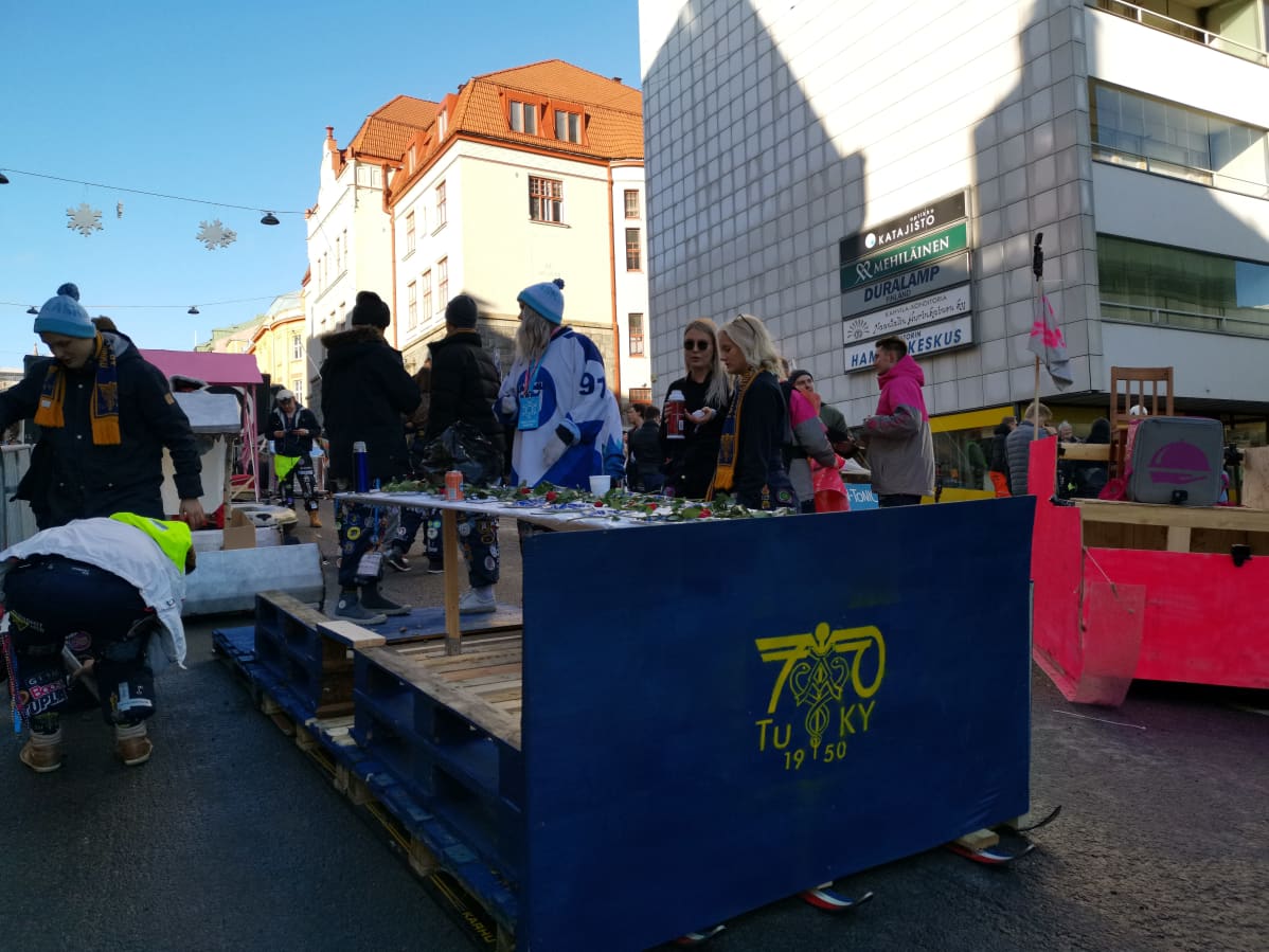Pikkulaskiainen Turun Aurakadulla.