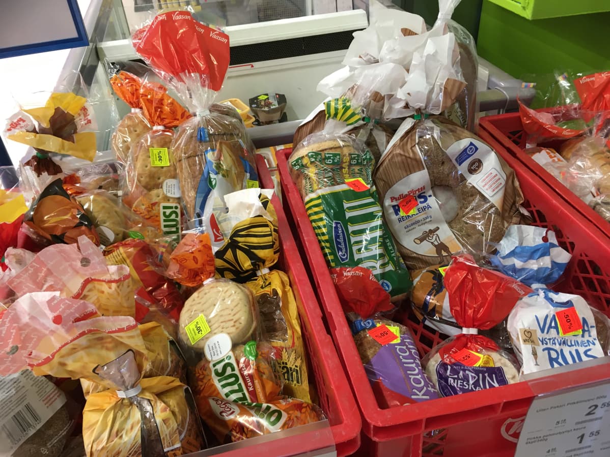 Leipää myynnissä alennettuun hintaan K-Supermarketissa Seinäjoella