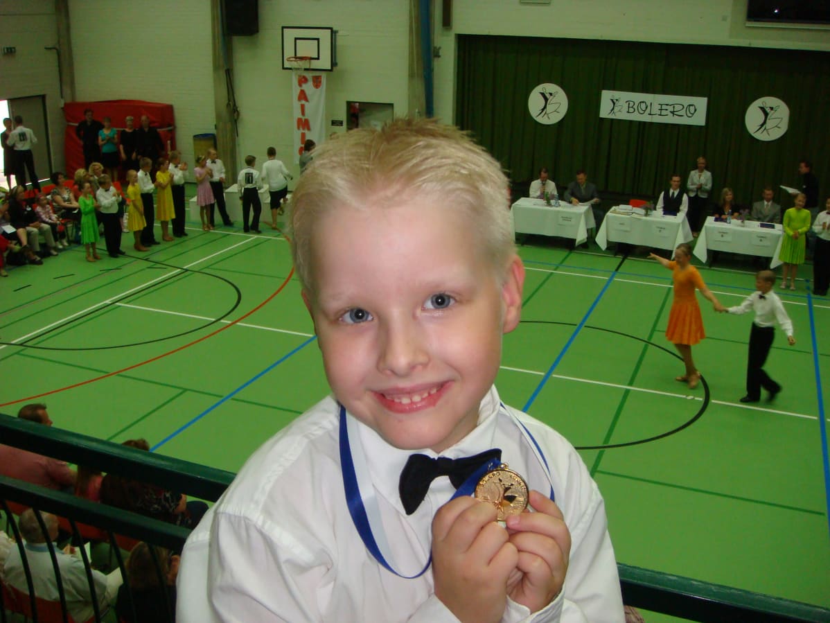 Lapsuuskuva Mikael Hagelstamista.