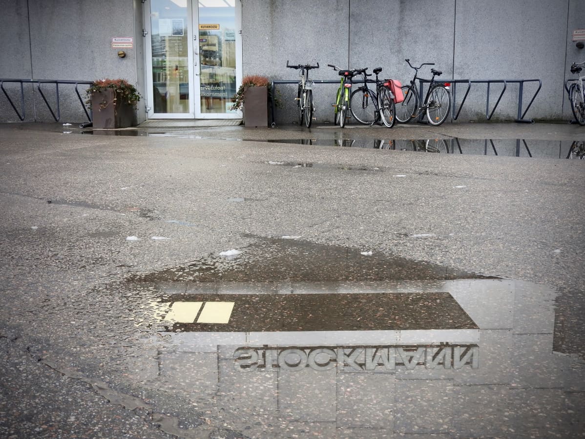 Stockmann-tavaratalon sisäänkäynti Itäkeskuksen Turunlinnantiellä.