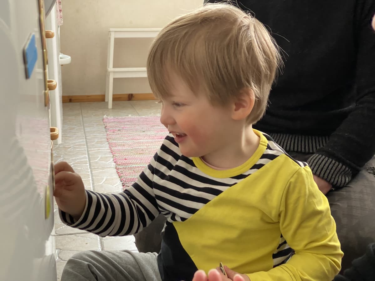 Kiureli Harju opettelee koltansaamea